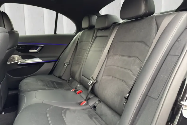 Mercedes-Benz E 220 (Clasa E) din 2024 cu 25.346 km - oferta MER210270 - foto 13
