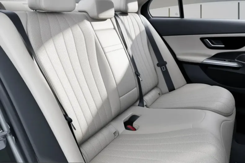 Mercedes-Benz E 300 (Clasa E) din 2025 cu 15.247 km - oferta MER210274 - foto 8