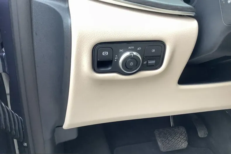 Mercedes-Benz V 250 (Clasa V) din 2024 cu 10.636 km - oferta MER210278 - foto 17
