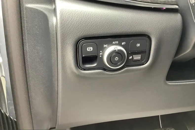 Mercedes-Benz V 300 (Clasa V) din 2025 cu 12.297 km - oferta MER210292 - foto 19