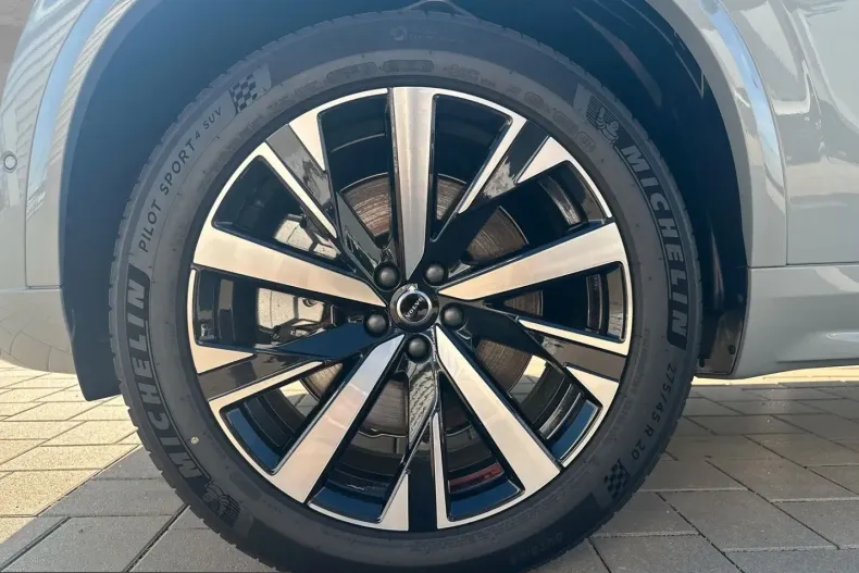 Volvo XC90 din 2025 cu 6.000 km - oferta VOL210310 - foto 2