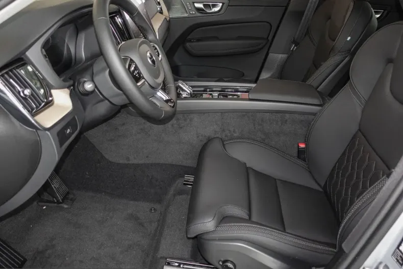 Volvo XC60 din 2025 cu 5.000 km - oferta VOL210315 - foto 11
