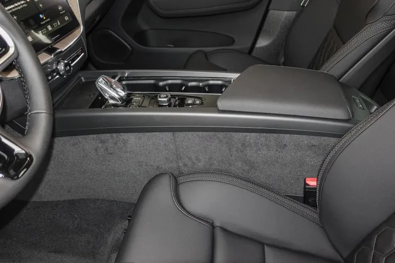 Volvo XC60 din 2025 cu 5.000 km - oferta VOL210315 - foto 12