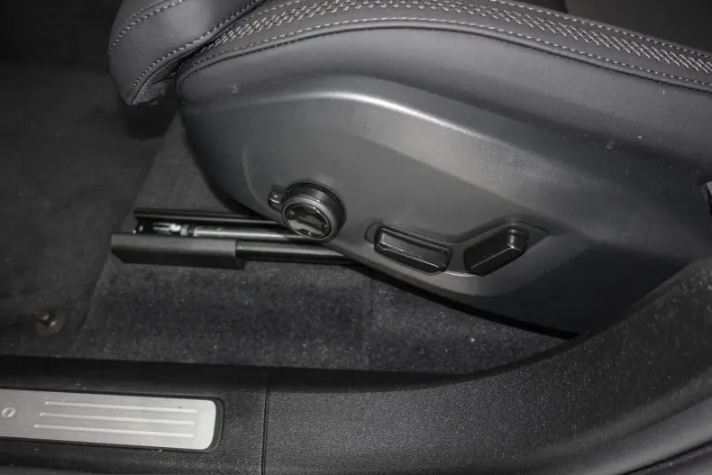 Volvo XC60 din 2025 cu 5.000 km - oferta VOL210315 - foto 13