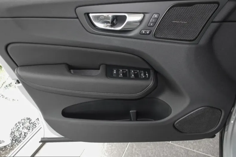Volvo XC60 din 2025 cu 5.000 km - oferta VOL210315 - foto 14