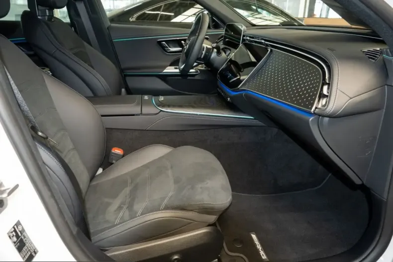 Mercedes-Benz E 300 (Clasa E) din 2025 cu 6.237 km - oferta MER210326 - foto 4