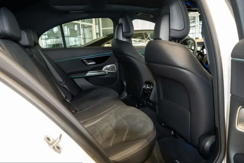 Mercedes-Benz E 300 (Clasa E) din 2025 cu 6.237 km - oferta MER210326 - foto 8