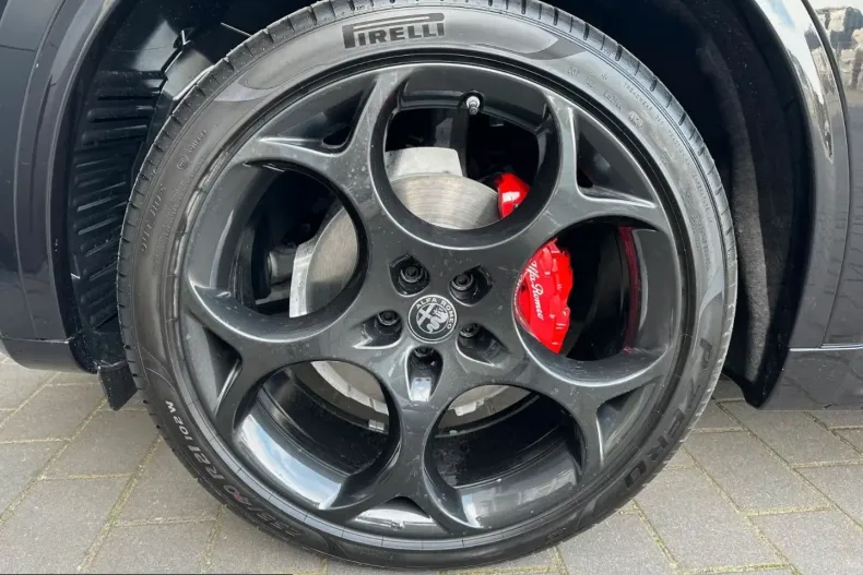 Alfa Romeo Stelvio din 2025 cu 8.500 km - oferta ALF210332 - foto 5