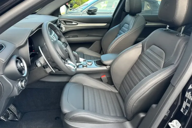 Alfa Romeo Stelvio din 2025 cu 8.500 km - oferta ALF210332 - foto 6