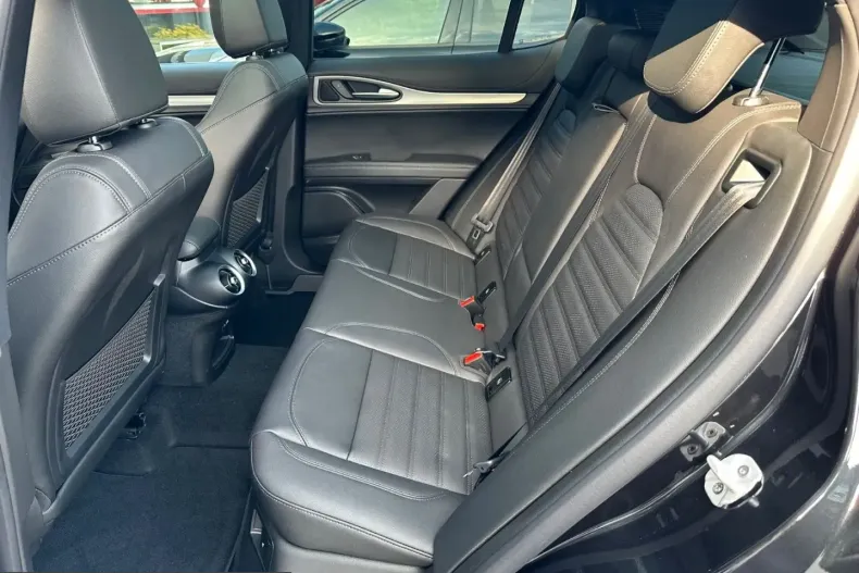 Alfa Romeo Stelvio din 2025 cu 8.500 km - oferta ALF210332 - foto 7