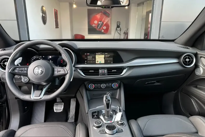 Alfa Romeo Stelvio din 2025 cu 8.500 km - oferta ALF210332 - foto 8