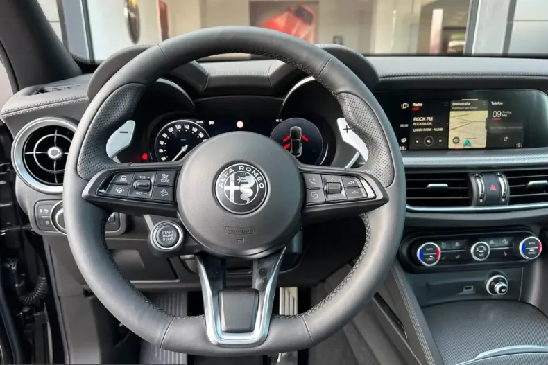 Alfa Romeo Stelvio din 2025 cu 8.500 km - oferta ALF210332 - foto 9