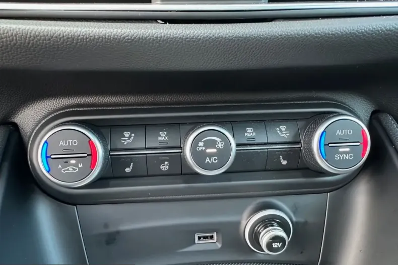 Alfa Romeo Stelvio din 2025 cu 8.500 km - oferta ALF210332 - foto 12