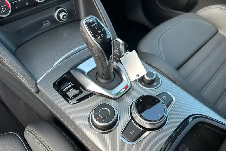 Alfa Romeo Stelvio din 2025 cu 8.500 km - oferta ALF210332 - foto 13