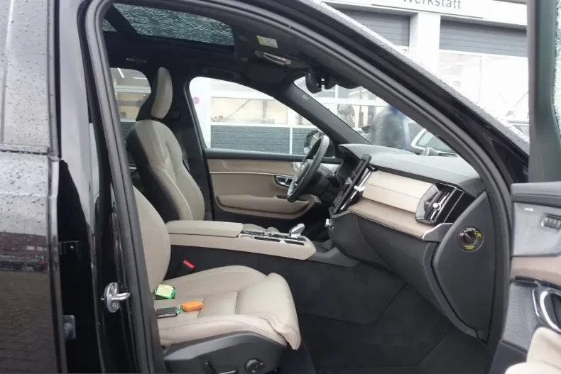 Volvo XC90 din 2025 cu 20.100 km - oferta VOL210338 - foto 9
