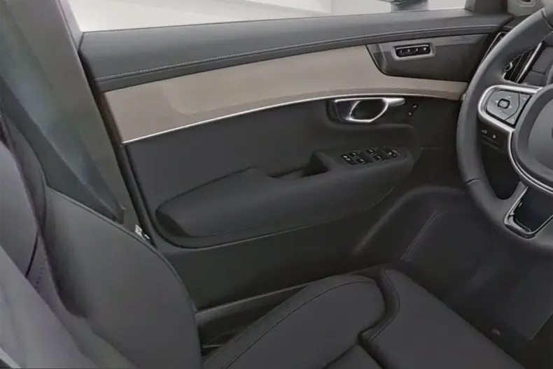 Volvo XC90 din 2025 cu 18.090 km - oferta VOL210340 - foto 12