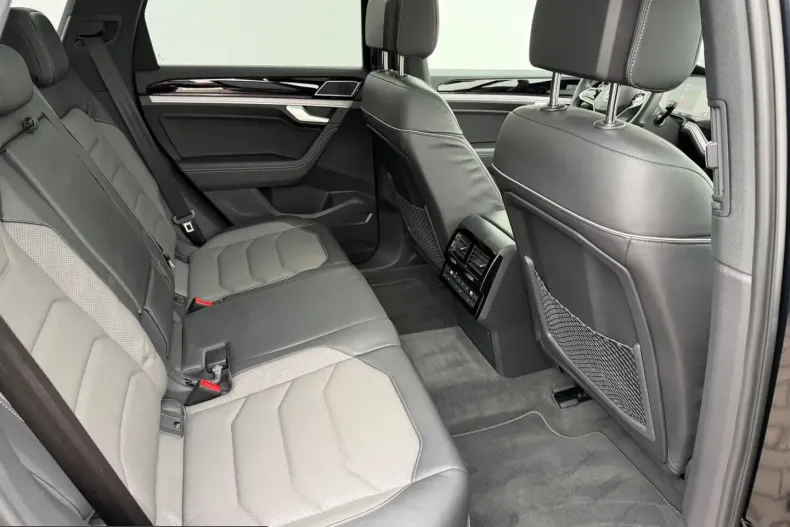 Volkswagen Touareg din 2022 cu 97.000 km - oferta VOL210363 - foto 27
