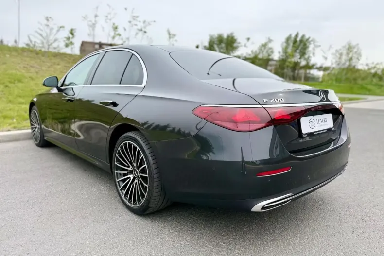 Mercedes-Benz E 200 (Clasa E) din 2024 cu 29.000 km - oferta MER210376 - foto 5