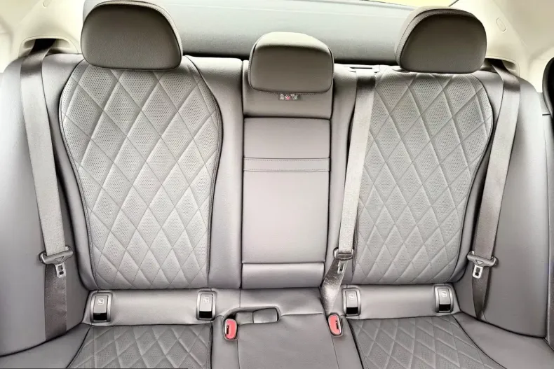 Mercedes-Benz E 200 (Clasa E) din 2024 cu 29.000 km - oferta MER210376 - foto 22