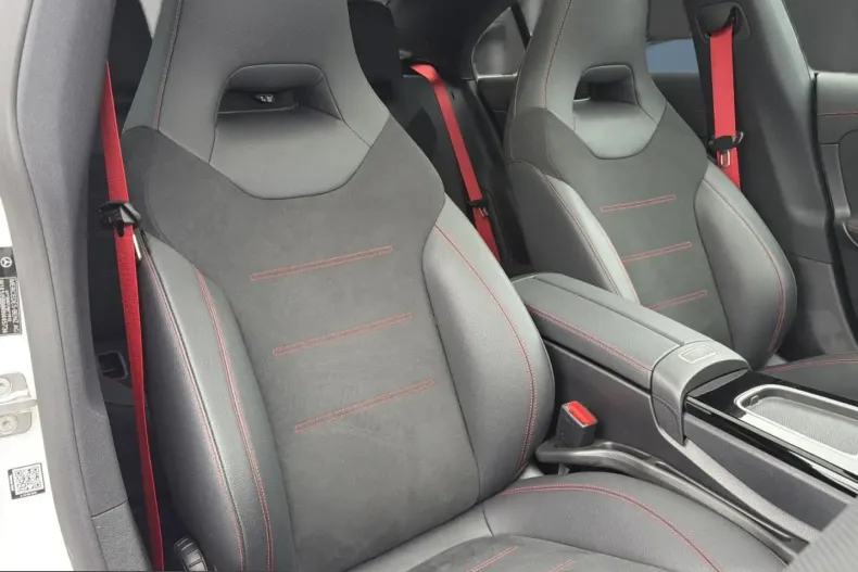 Mercedes-Benz CLA 35 AMG (Clasa CLA) din 2023 cu 35.000 km - oferta MER210377 - foto 37