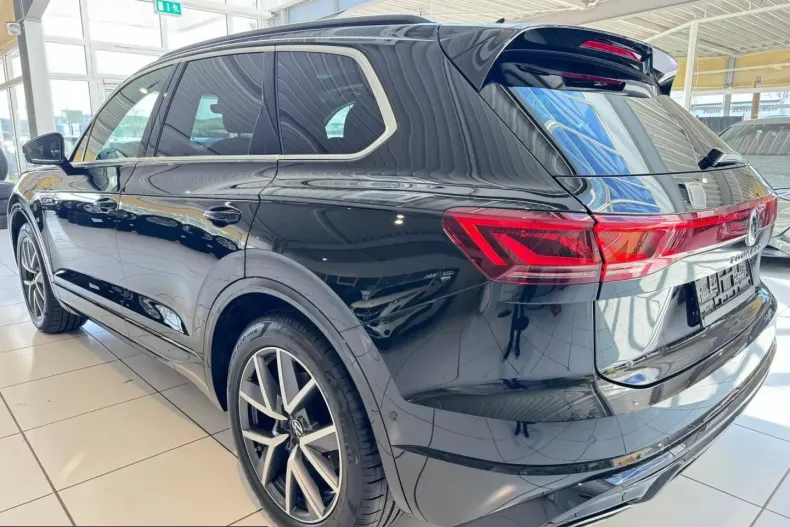 Volkswagen Touareg din 2025 cu 14.962 km - oferta VOL210383 - foto 3