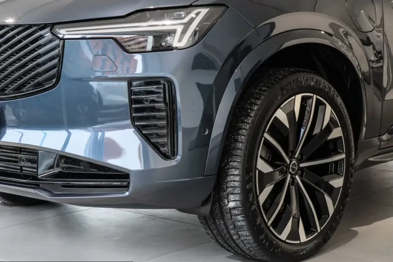 Volvo XC90 din 2025 cu 23.700 km - oferta VOL210396 - foto 3