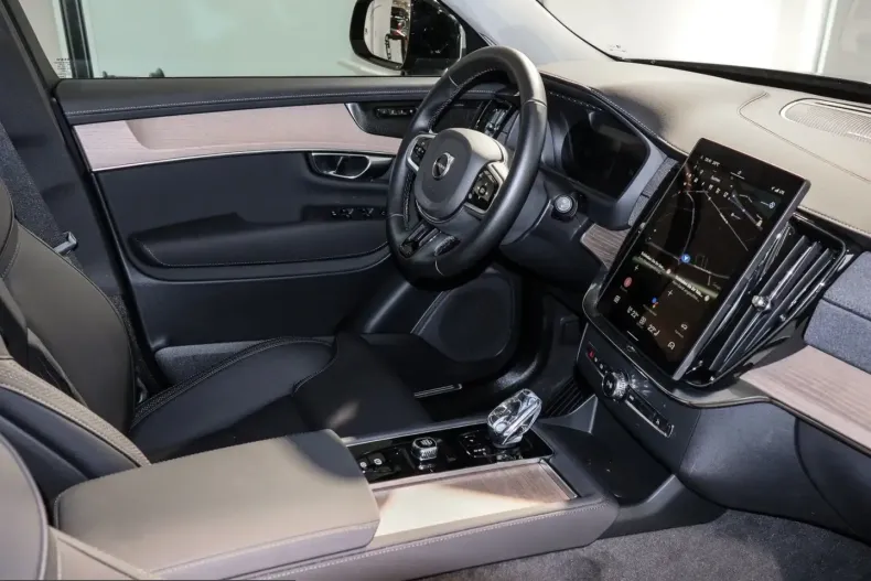Volvo XC90 din 2025 cu 23.700 km - oferta VOL210396 - foto 4