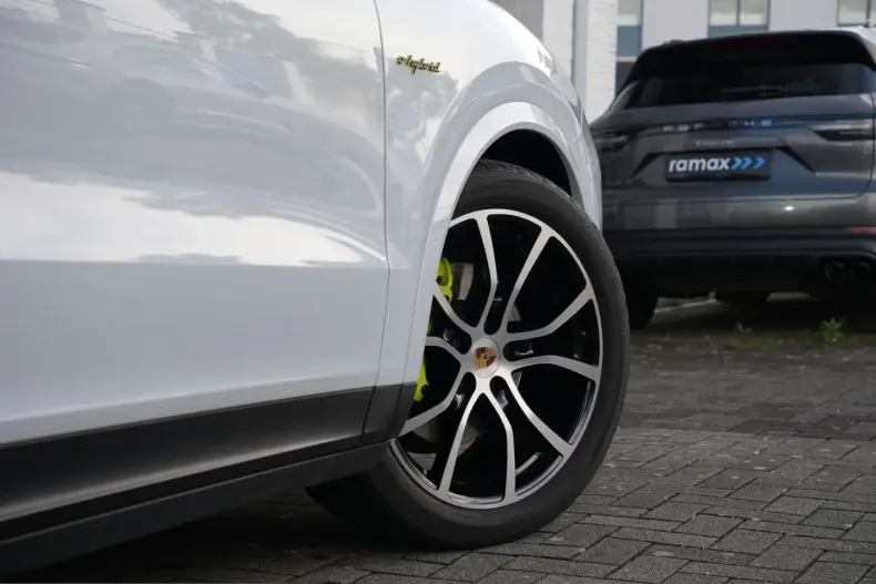 Porsche Cayenne din 2023 cu 61.210 km - oferta POR210410 - foto 11