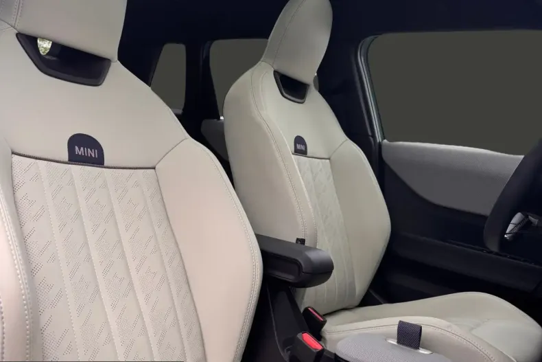 MINI Cooper S din 2024 cu 17.958 km - oferta MIN210413 - foto 17