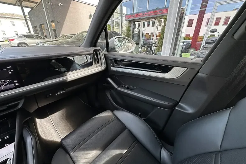 Porsche Cayenne din 2023 cu 70.518 km - oferta POR210416 - foto 27