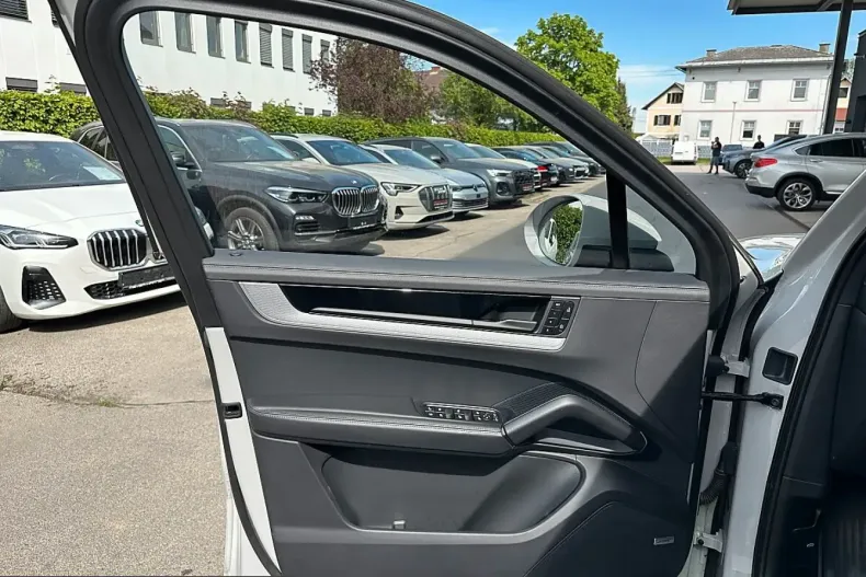 Porsche Cayenne din 2023 cu 70.518 km - oferta POR210416 - foto 28