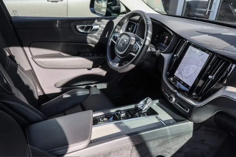 Volvo XC60 din 2025 cu 13.800 km - oferta VOL210435 - foto 3