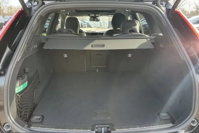 Volvo XC60 din 2024 cu 9.422 km - oferta VOL210439 - foto 3