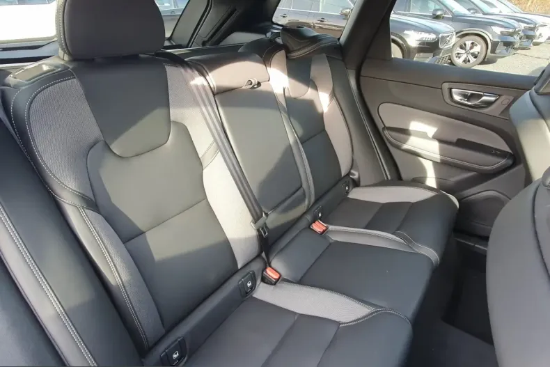Volvo XC60 din 2024 cu 9.422 km - oferta VOL210439 - foto 6