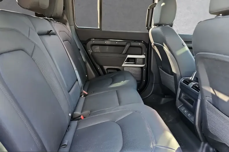 Land Rover Defender din 2022 cu 29.600 km - oferta LAN210441 - foto 5