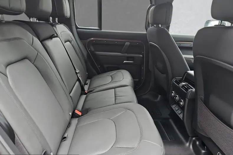 Land Rover Defender din 2024 cu 2.500 km - oferta LAN210444 - foto 5