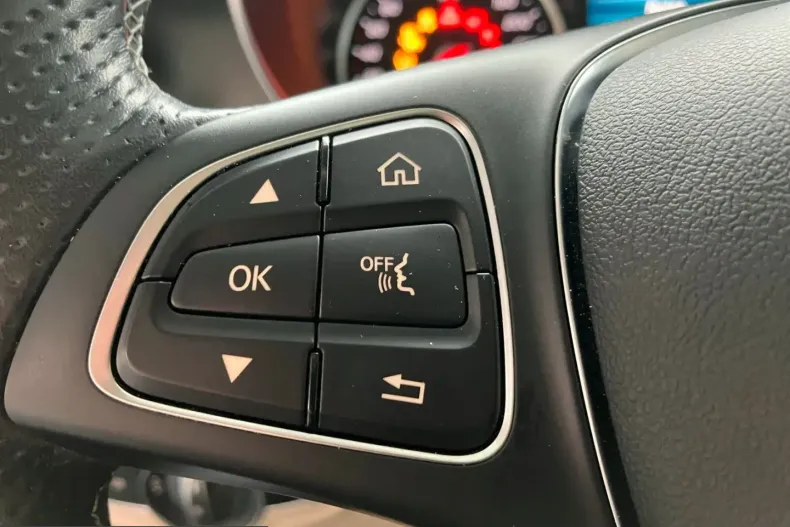 Mercedes-Benz V 300 (Clasa V) din 2023 cu 61.664 km - oferta MER210448 - foto 13