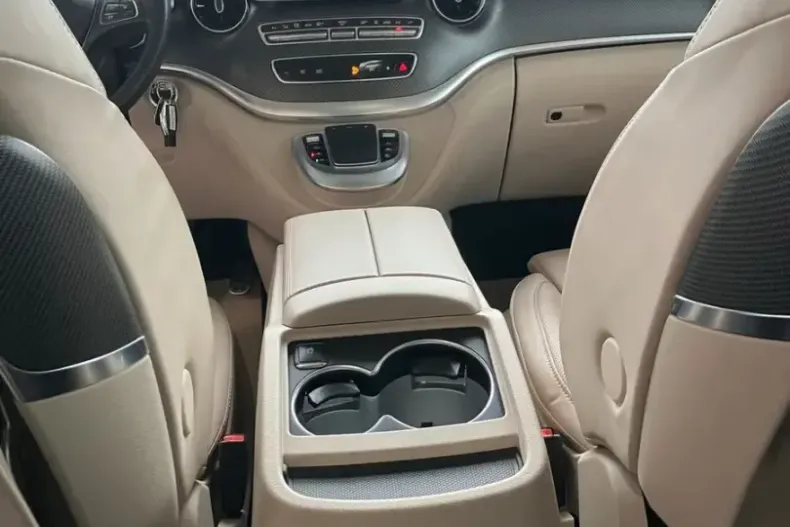 Mercedes-Benz V 300 (Clasa V) din 2023 cu 61.664 km - oferta MER210448 - foto 14