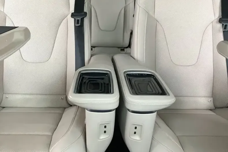 Mercedes-Benz V 300 (Clasa V) din 2023 cu 61.664 km - oferta MER210448 - foto 19