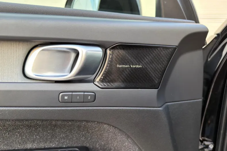 Volvo XC40 din 2021 cu 144.137 km - oferta VOL210490 - foto 9