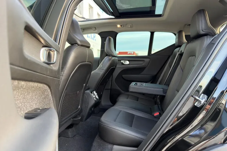 Volvo XC40 din 2021 cu 144.137 km - oferta VOL210490 - foto 11
