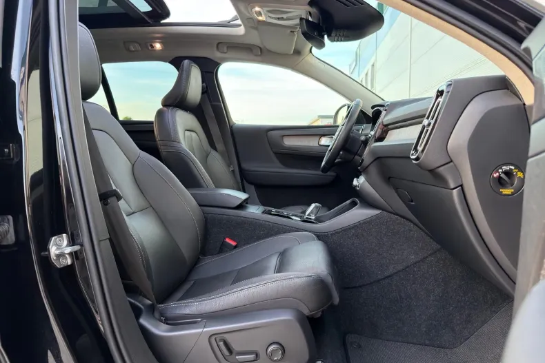 Volvo XC40 din 2021 cu 144.137 km - oferta VOL210490 - foto 13