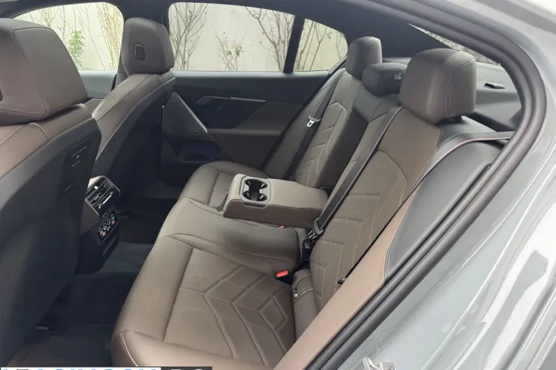 BMW 530e (Seria 5) din 2025 cu 19.000 km - oferta BMW210503 - foto 10