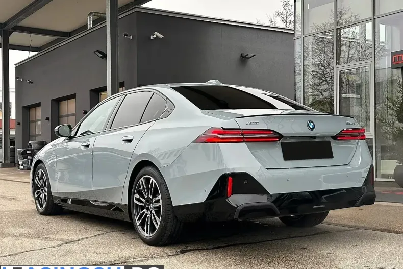 BMW 530e (Seria 5) din 2025 cu 26.268 km - oferta BMW210530 - foto 17