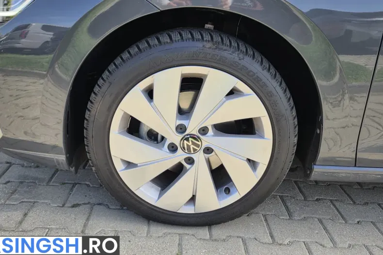 Volkswagen Golf din 2024 cu 9.600 km - oferta VOL210588 - foto 6