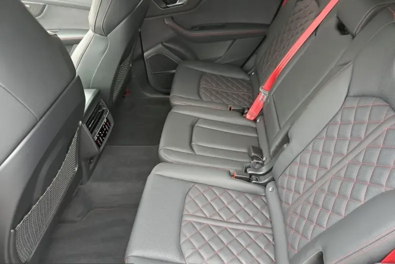 Audi SQ7 din 2025 cu 18.657 km - oferta AUD210608 - foto 10