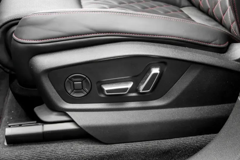 Audi SQ7 din 2025 cu 18.850 km - oferta AUD210610 - foto 14