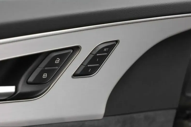 Audi SQ7 din 2025 cu 12.980 km - oferta AUD210611 - foto 14