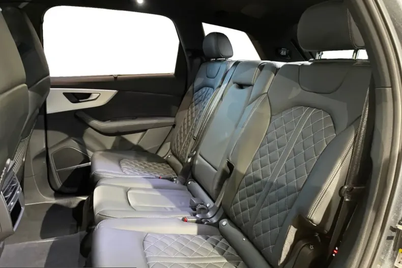 Audi SQ7 din 2025 cu 13.376 km - oferta AUD210613 - foto 9