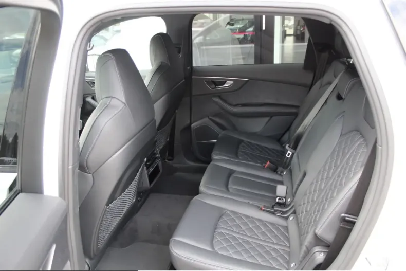 Audi SQ7 din 2025 cu 4.500 km - oferta AUD210616 - foto 13